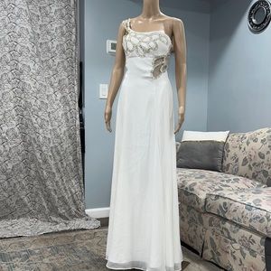 (NWOT) MASQUERADE PARTY ONE SHOULDER WHITE DRESS